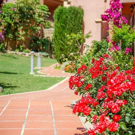 Townhouse Azata Golf - 5 Min Driving From The Beach Holiday home Estepona