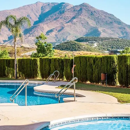 Townhouse Azata Golf - 5 Min Driving From The Beach Estepona